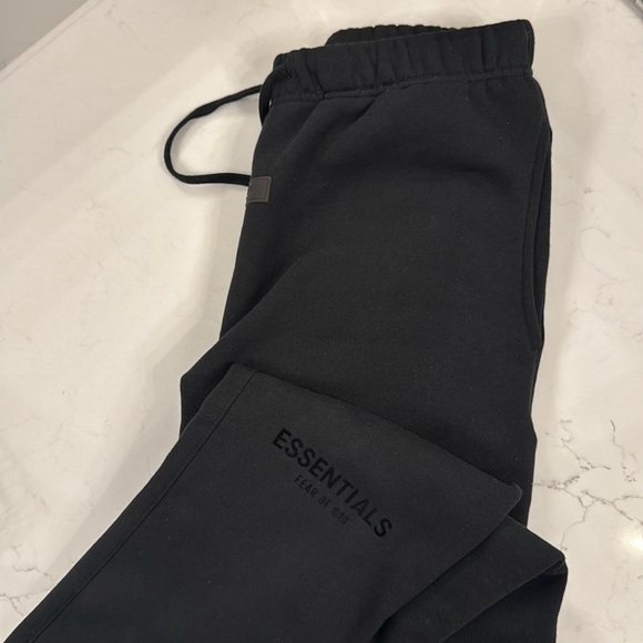 FEAR OF GOD Essentials Sweats | 2022 Core Collection | Medium - Picture 3 of 4
